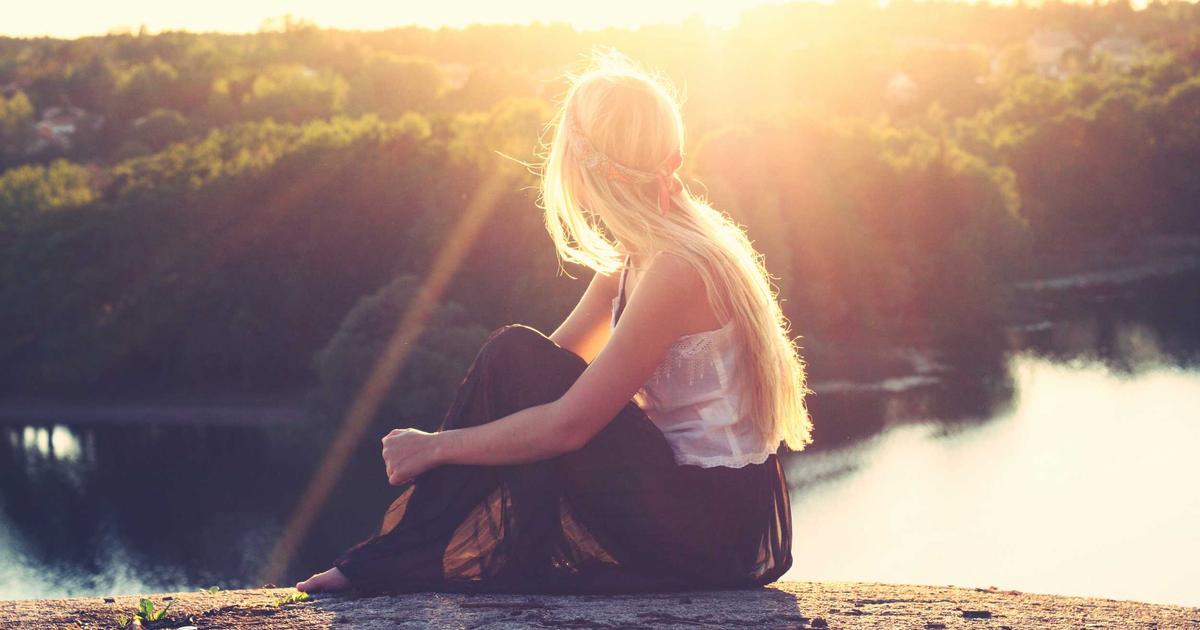 家族で動画配信サービスを楽しむイメージ